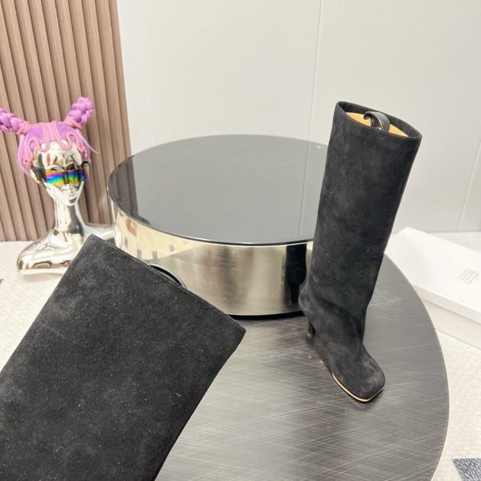Замшевые сапоги на среднем каблуке фото 8
