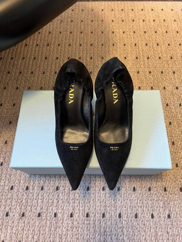 Замшеві туфлі на низькому підборах з гострим носком фото 3