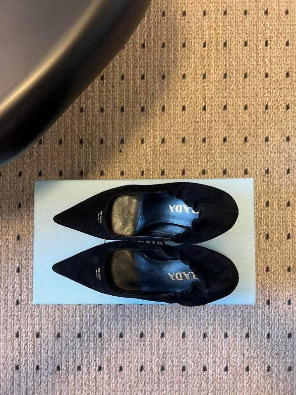 Замшеві туфлі на низькому підборах з гострим носком фото 4