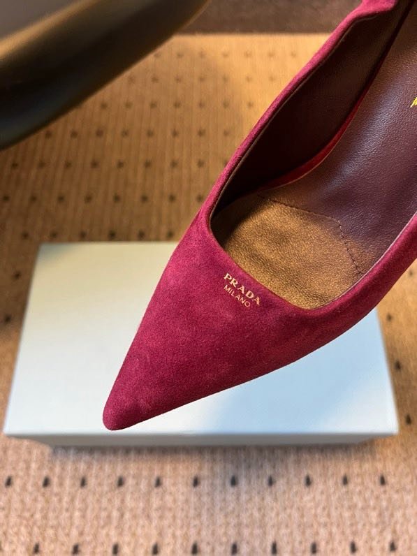 Замшеві туфлі на низькому підборах з гострим носком фото 6