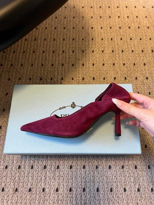 Замшеві туфлі на низькому підборах з гострим носком фото 7