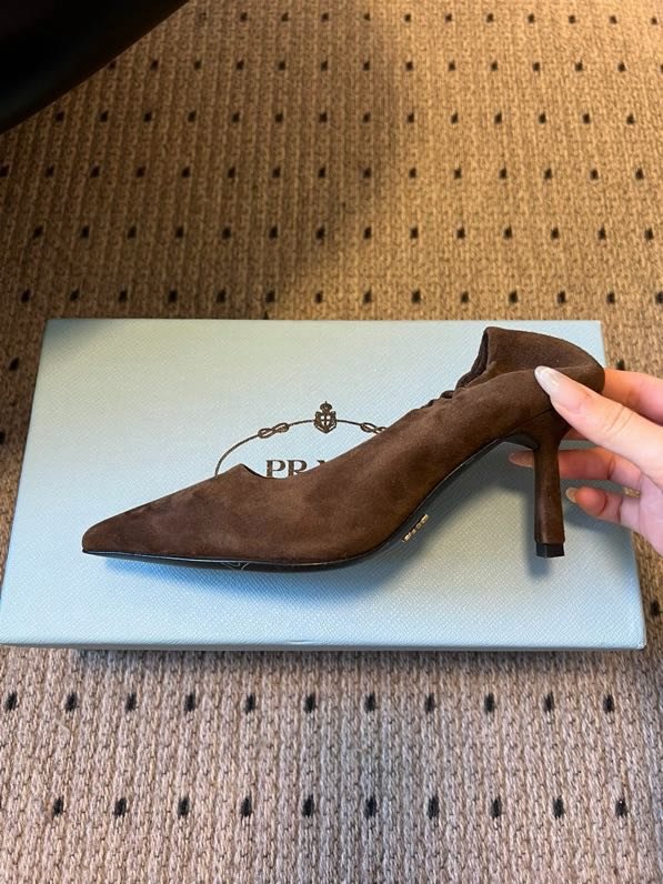 Замшеві туфлі на низькому підборах з гострим носком фото 7