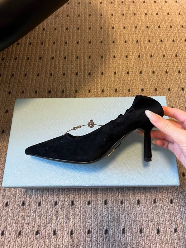 Замшеві туфлі на низькому підборах з гострим носком фото 8