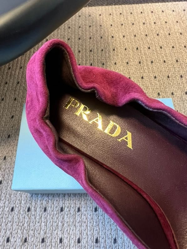 Замшеві туфлі на низькому підборах з гострим носком фото 9