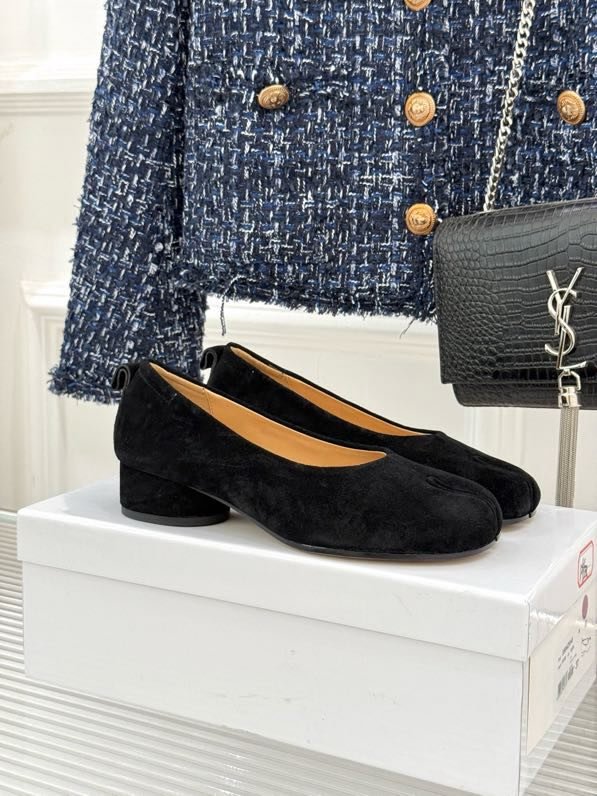 Замшевые туфли tabi с раздвоенным носком фото 2