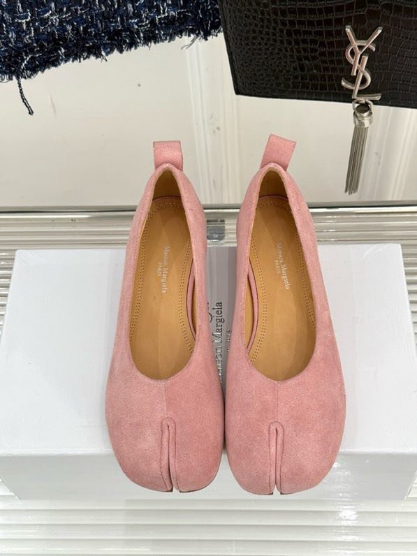 Замшевые туфли tabi с раздвоенным носком фото 2