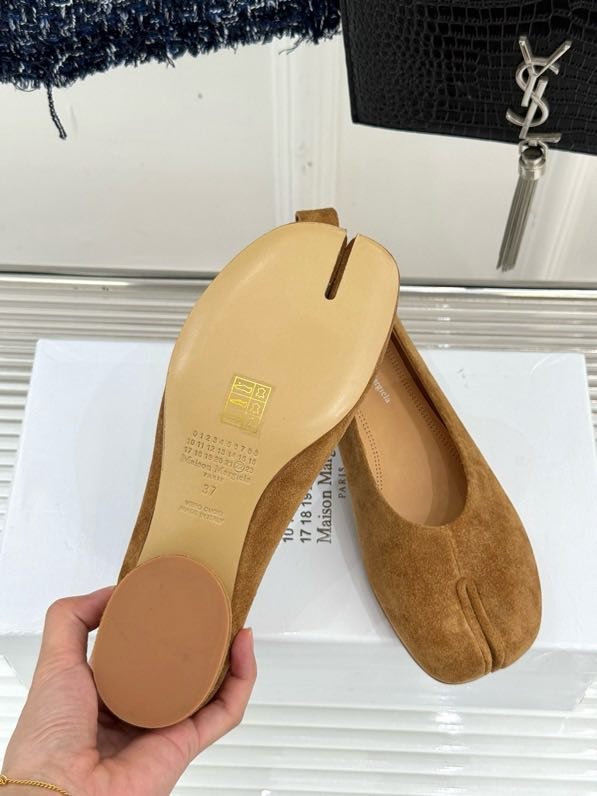 Замшевые туфли tabi с раздвоенным носком фото 2