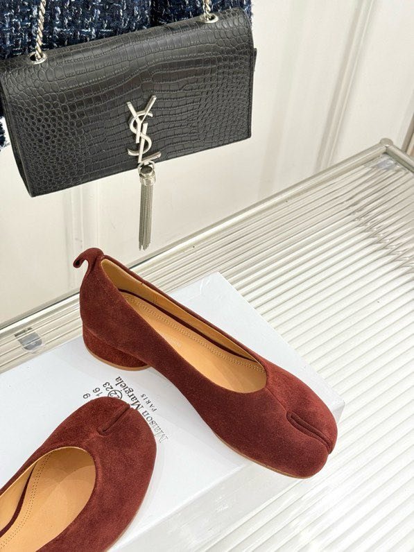 Замшевые туфли tabi с раздвоенным носком фото 5