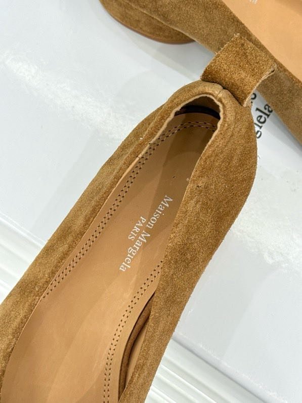 Замшевые туфли tabi с раздвоенным носком фото 5