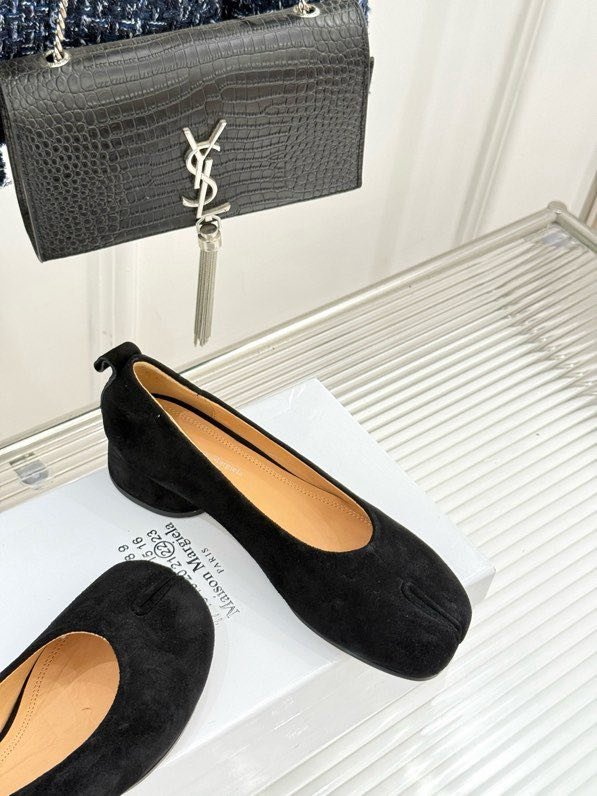 Замшевые туфли tabi с раздвоенным носком фото 6