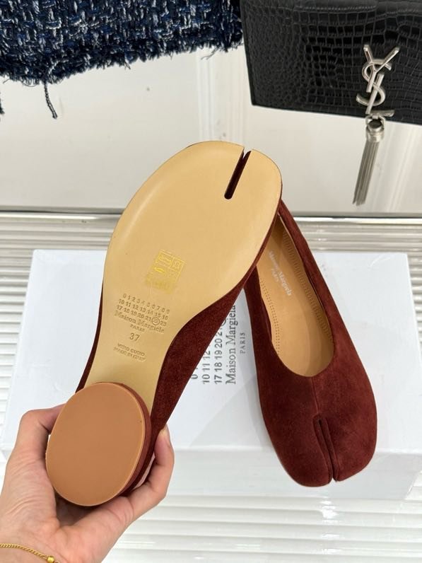 Замшевые туфли tabi с раздвоенным носком фото 6