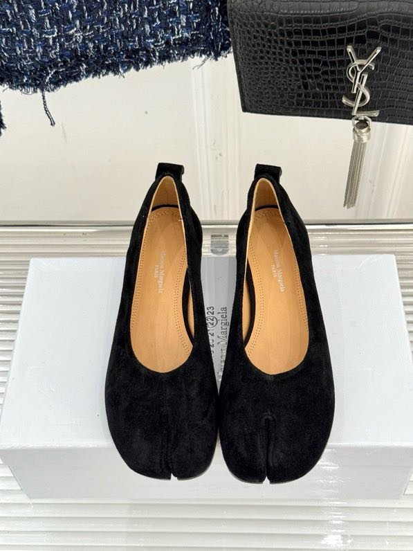 Замшевые туфли tabi с раздвоенным носком фото 8