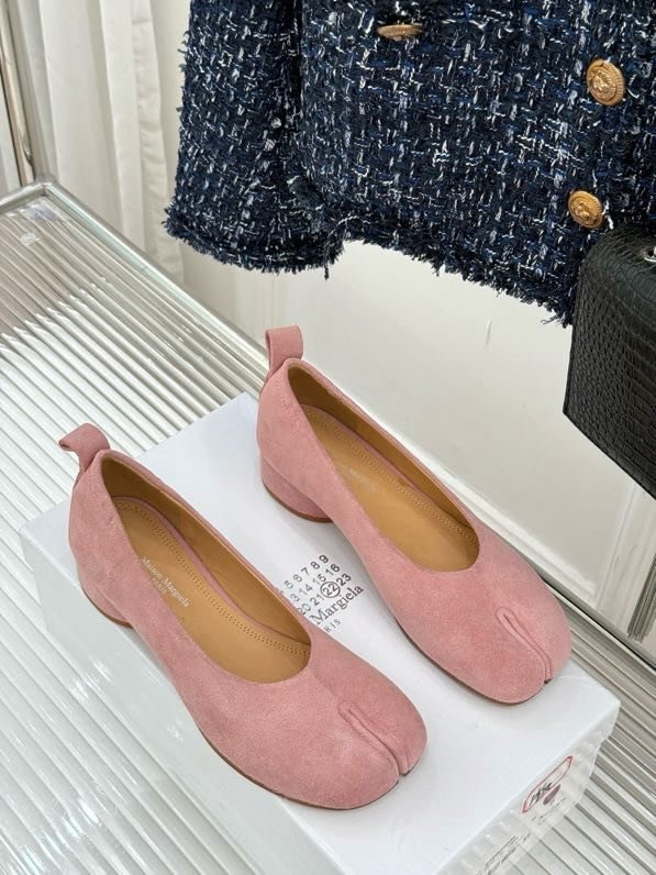 Замшевые туфли tabi с раздвоенным носком фото 8