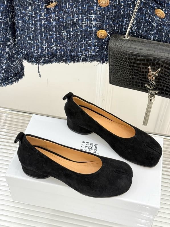 Замшевые туфли tabi с раздвоенным носком фото 9