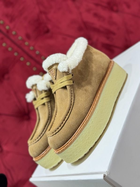 Замшевые зимние ботинки на платфоме