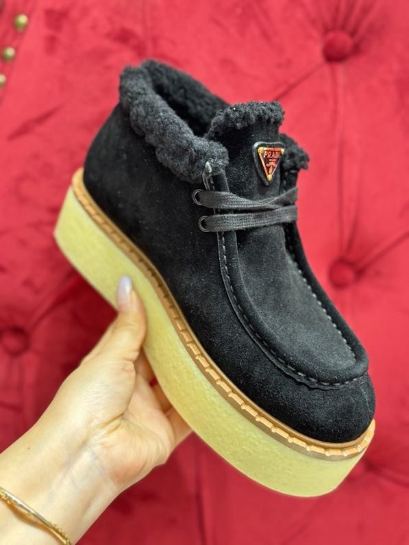 Замшевые зимние ботинки на платфоме