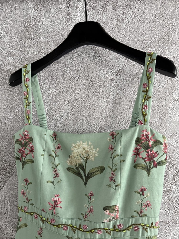 Зеленое платье на тонких бретелях фото 2