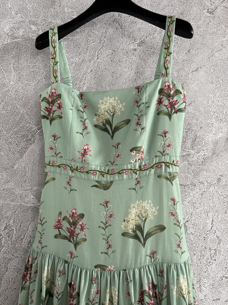 Зеленое платье на тонких бретелях фото 5