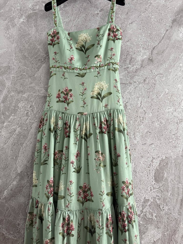 Зеленое платье на тонких бретелях фото 6