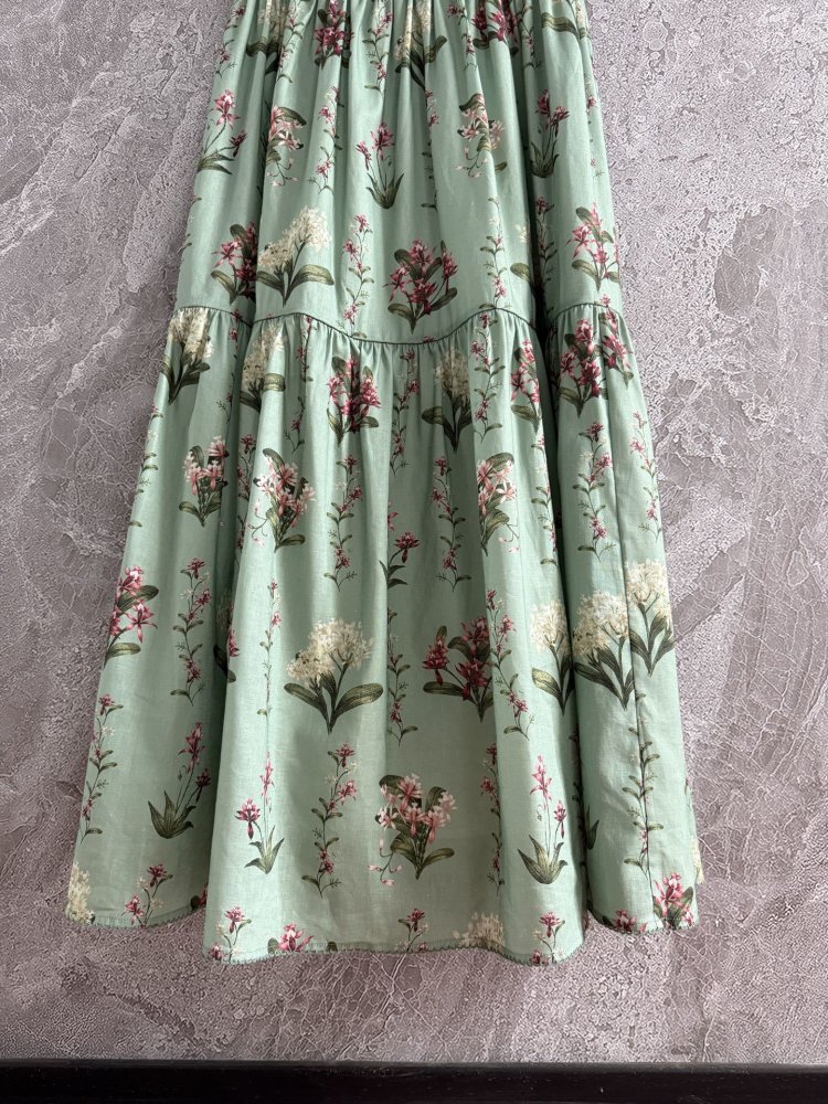 Зеленое платье на тонких бретелях фото 7