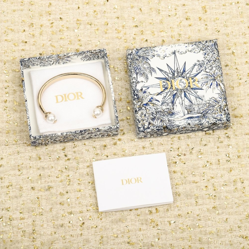 Перловий браслет