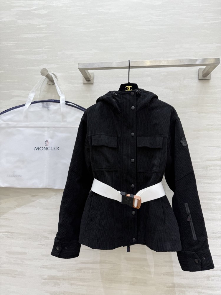 Женская горнолыжная куртка с капюшоном