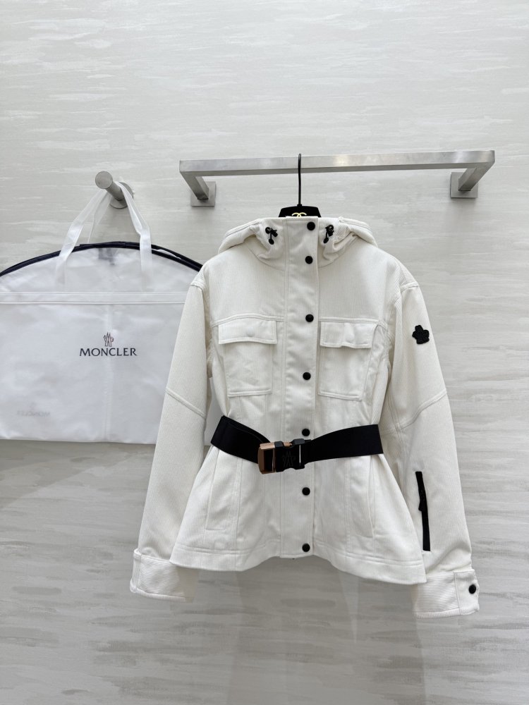 Женская горнолыжная куртка с капюшоном