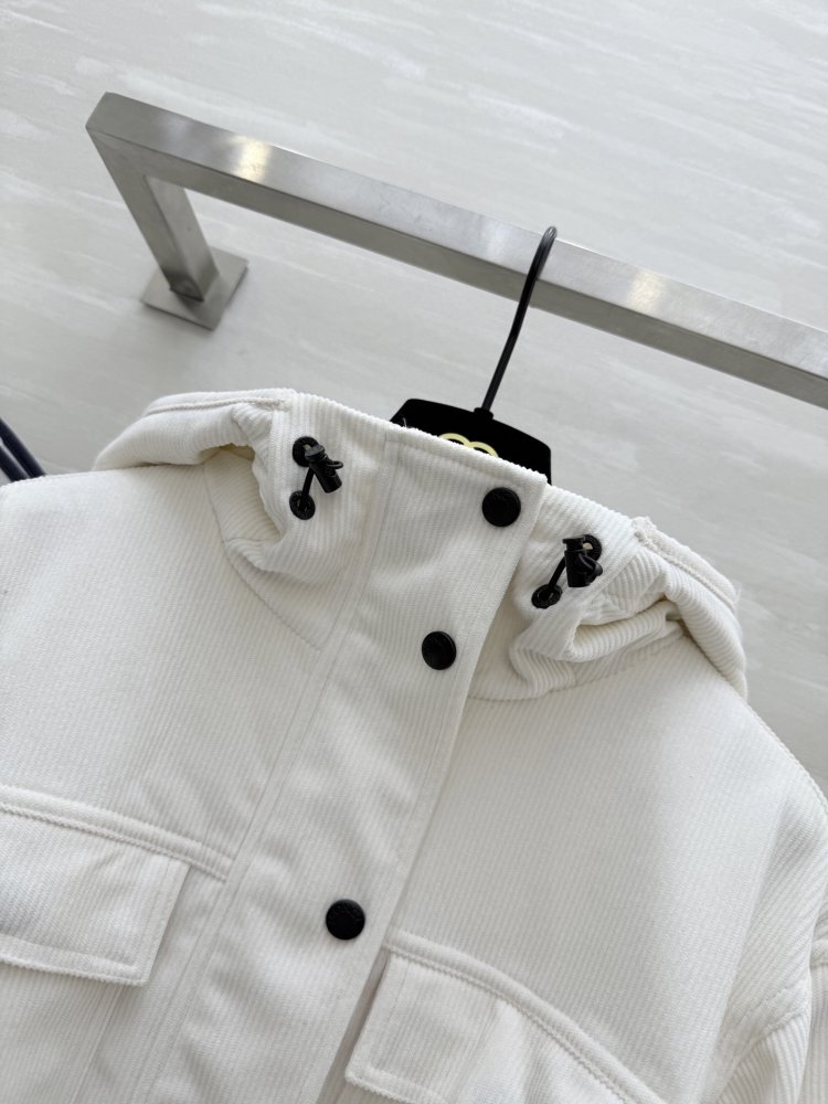 Женская горнолыжная куртка с капюшоном фото 2