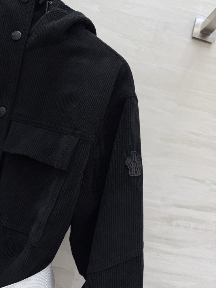 Женская горнолыжная куртка с капюшоном фото 4