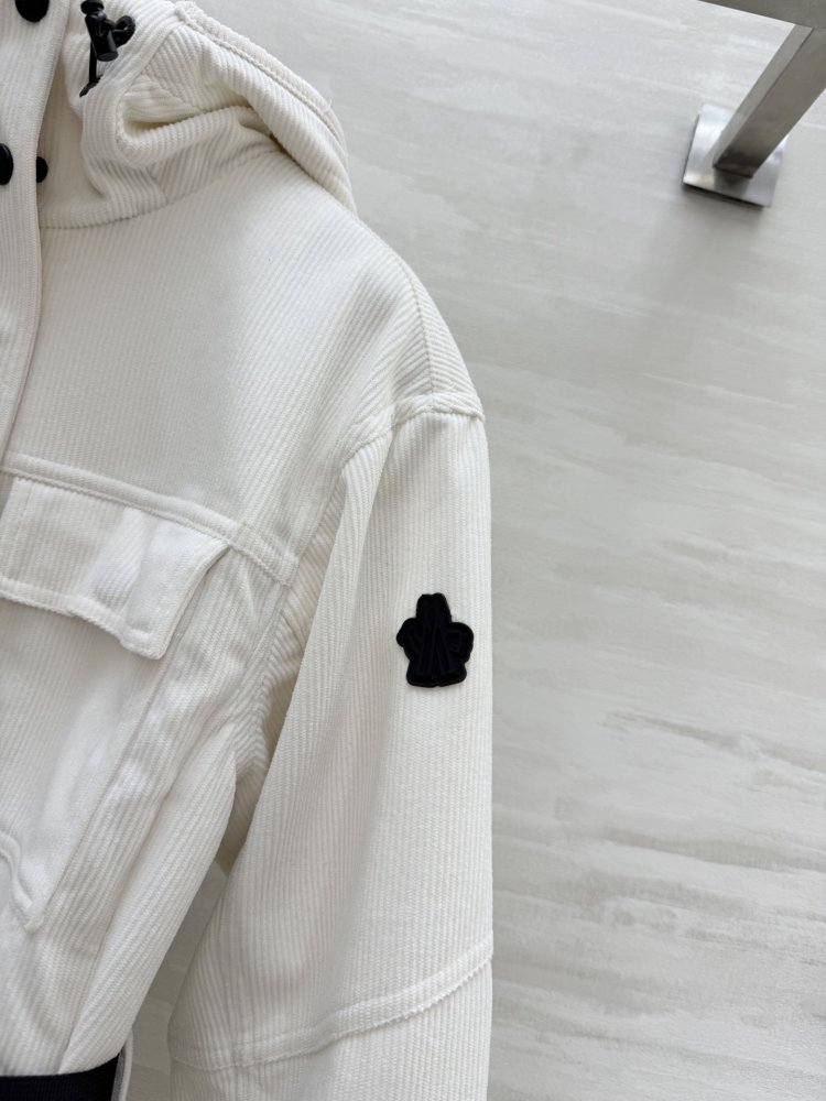 Женская горнолыжная куртка с капюшоном фото 4