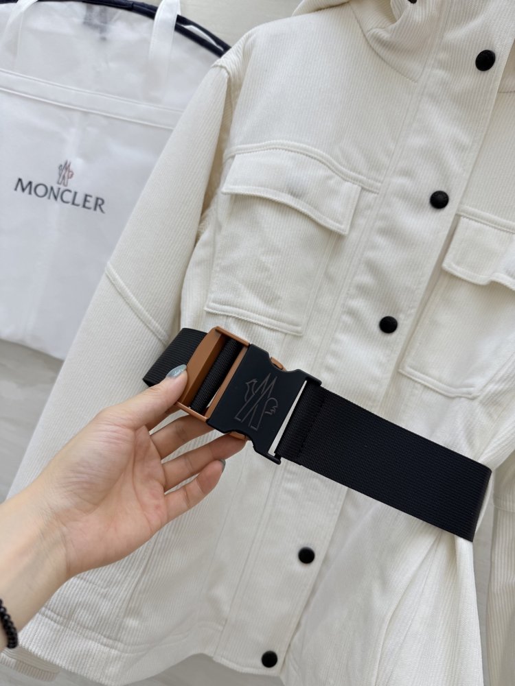 Женская горнолыжная куртка с капюшоном фото 5