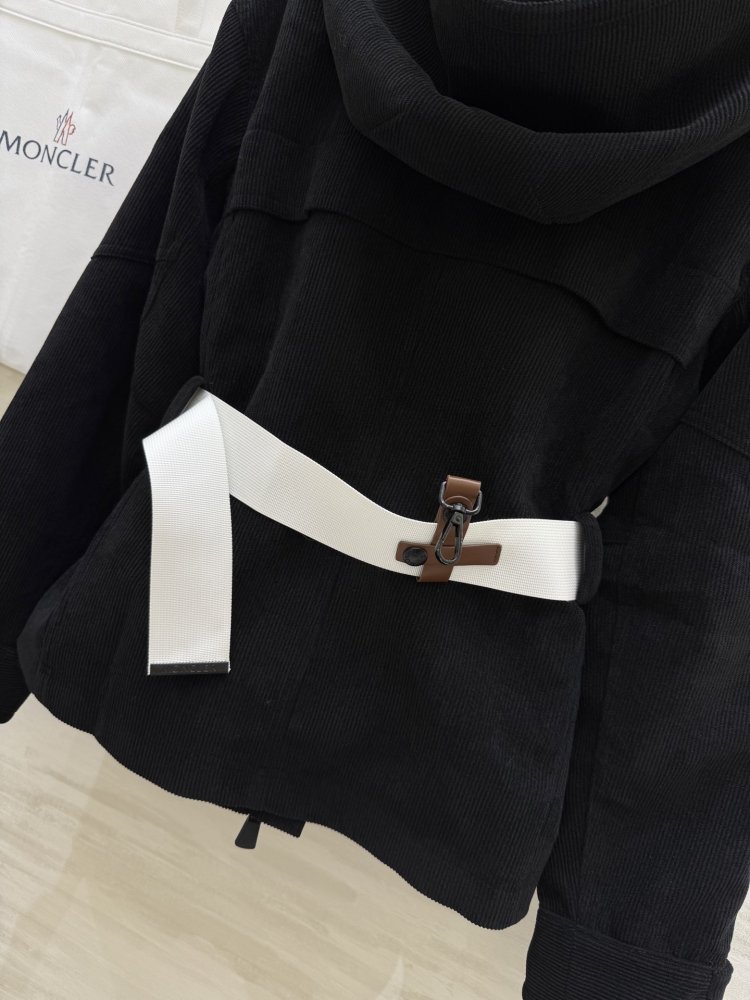 Женская горнолыжная куртка с капюшоном фото 6