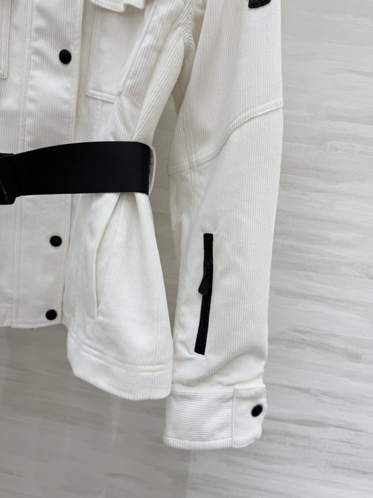 Женская горнолыжная куртка с капюшоном фото 6