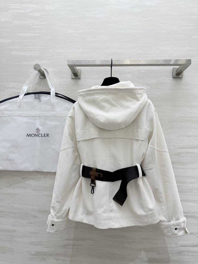 Женская горнолыжная куртка с капюшоном фото 7