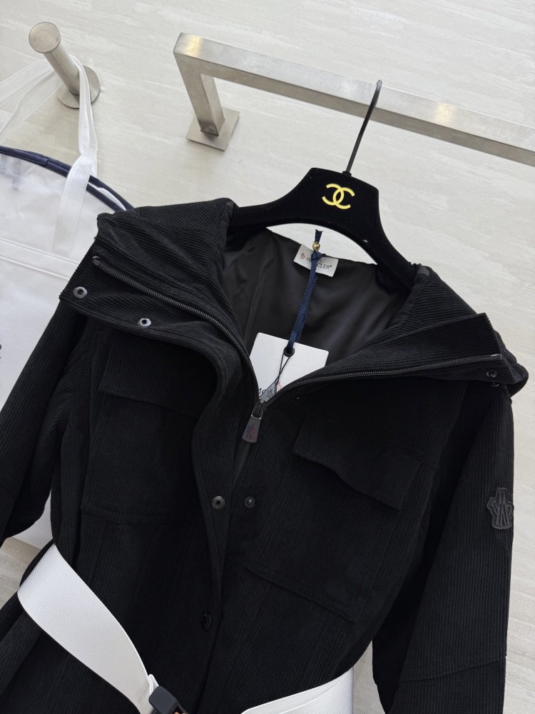 Женская горнолыжная куртка с капюшоном фото 8