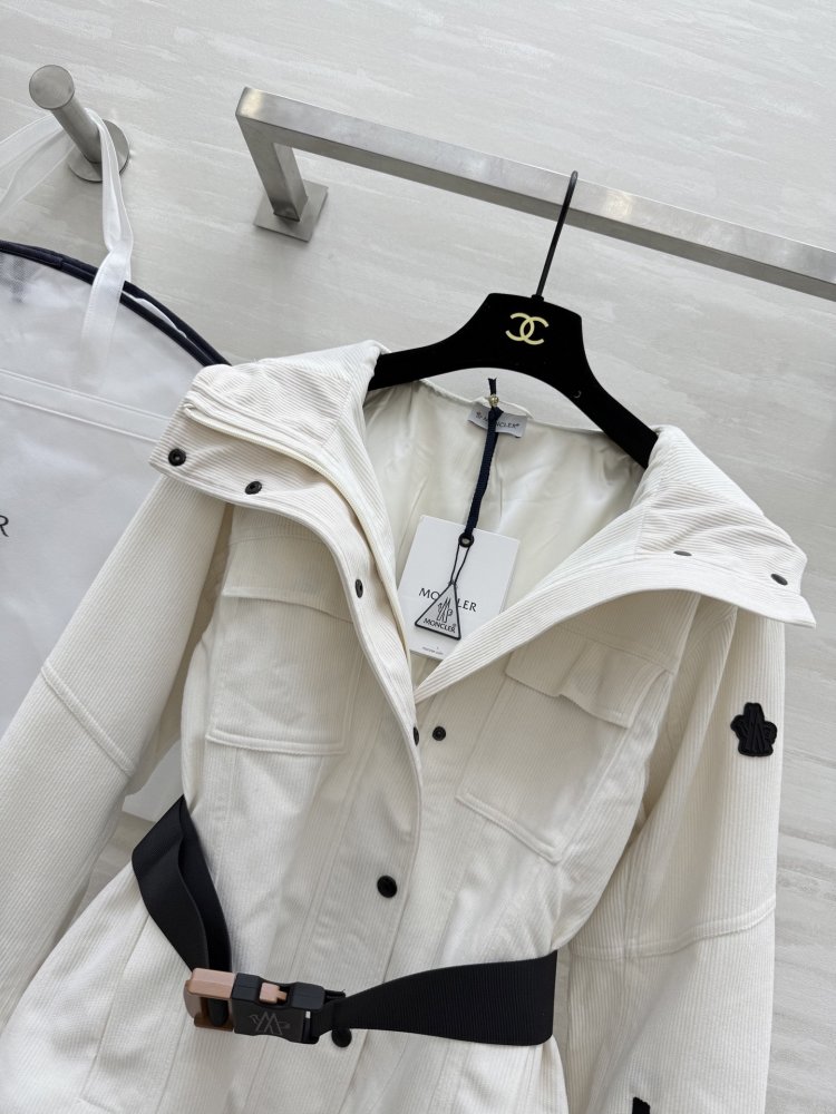 Женская горнолыжная куртка с капюшоном фото 8