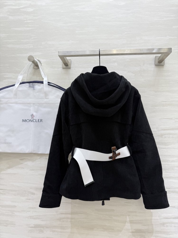 Женская горнолыжная куртка с капюшоном фото 9