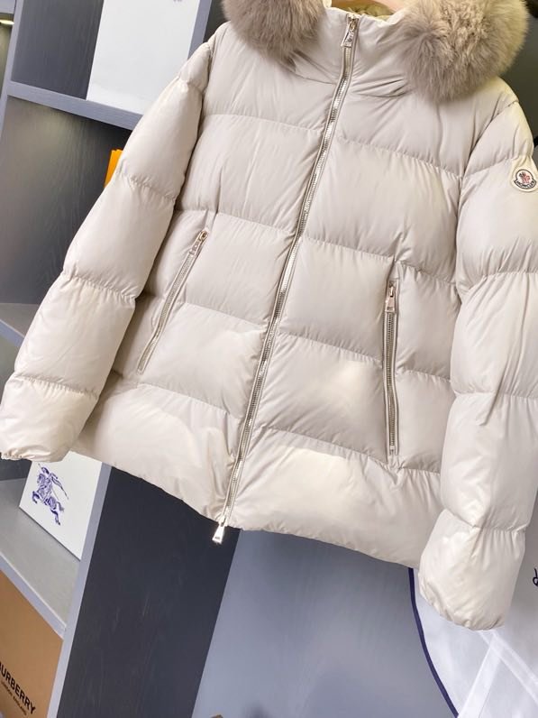 Women's short feather jacket from hood фото 3