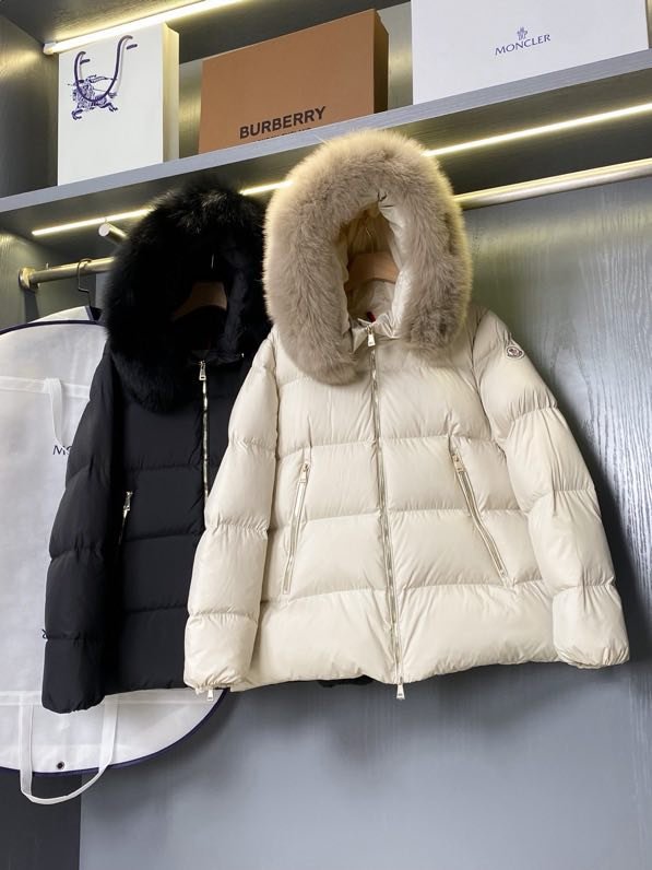 Women's short feather jacket from hood фото 4