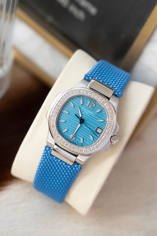 Женские часы 32 мм Patek Philippe Nautilus с бриллиантами