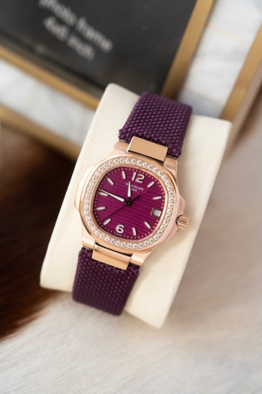 Женские часы 32 мм Patek Philippe Nautilus с бриллиантами