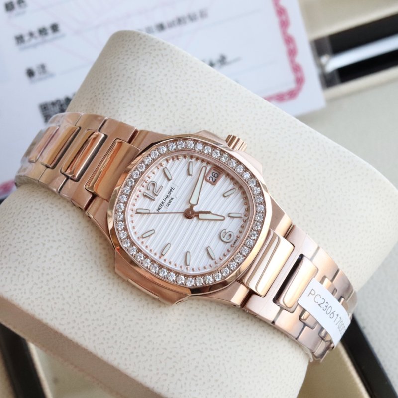 Женские часы 32 мм Patek Philippe Nautilus с бриллиантами