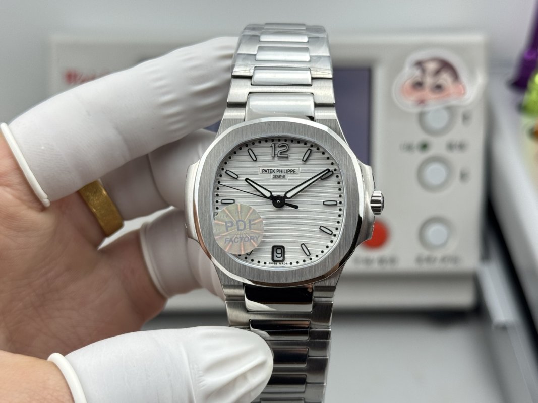 Женские часы 35 мм Patek Philippe Nautilus 7118 с автоматическим механизмом