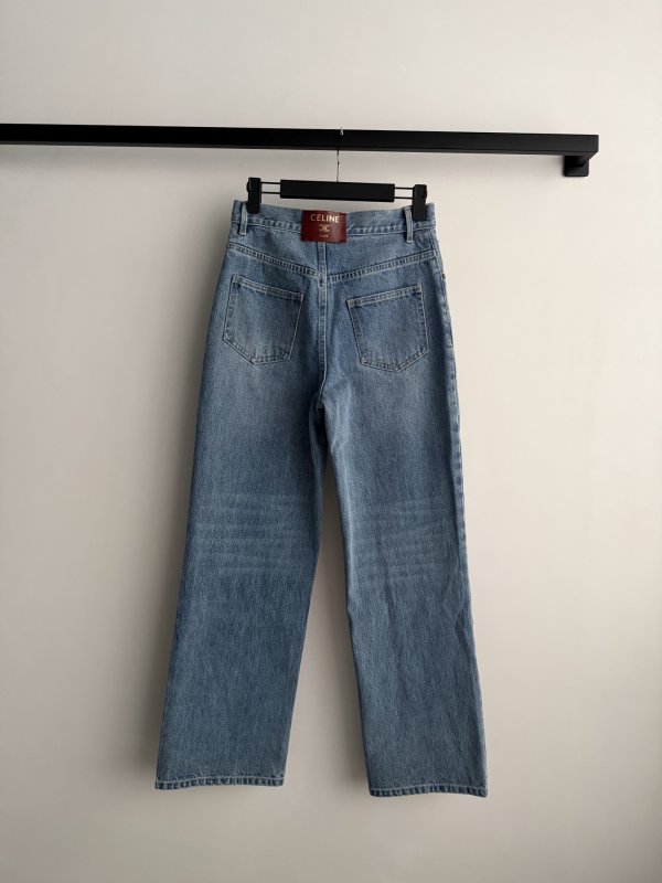 Женские джинсы прямого кроя с высокой талией