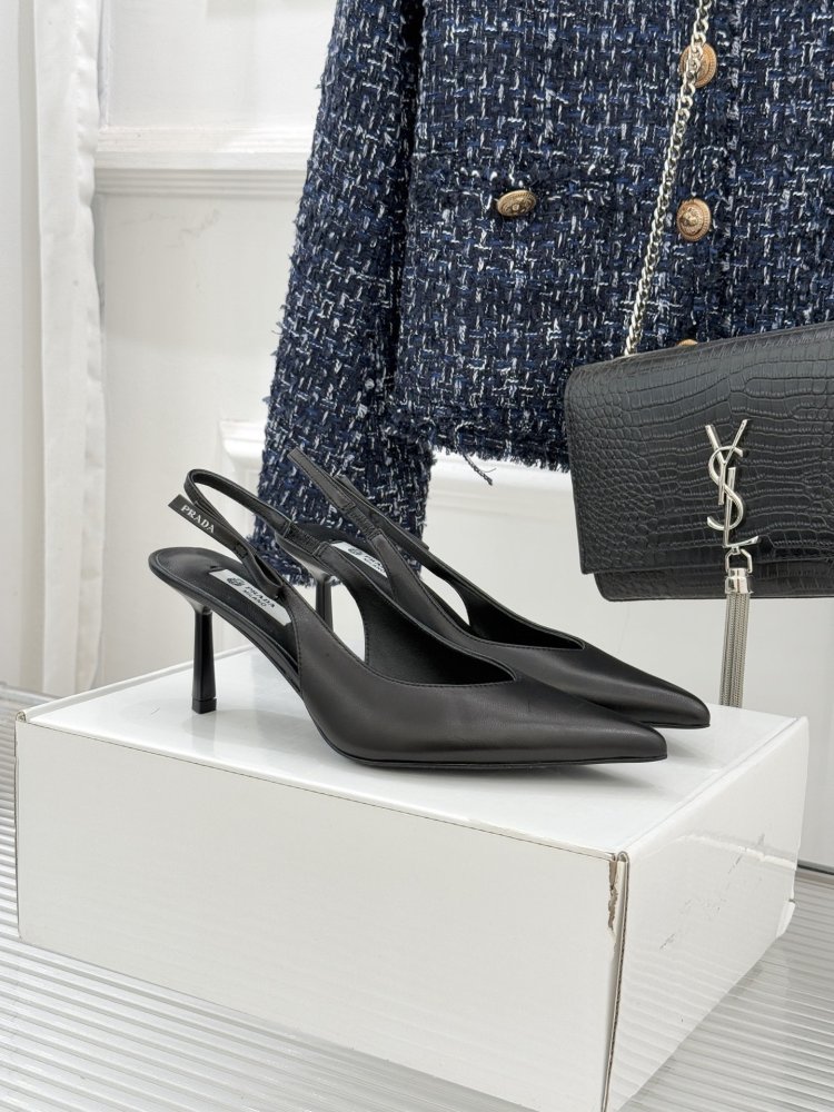 Women's leather shoes слингбэк on stud from sharp the toe