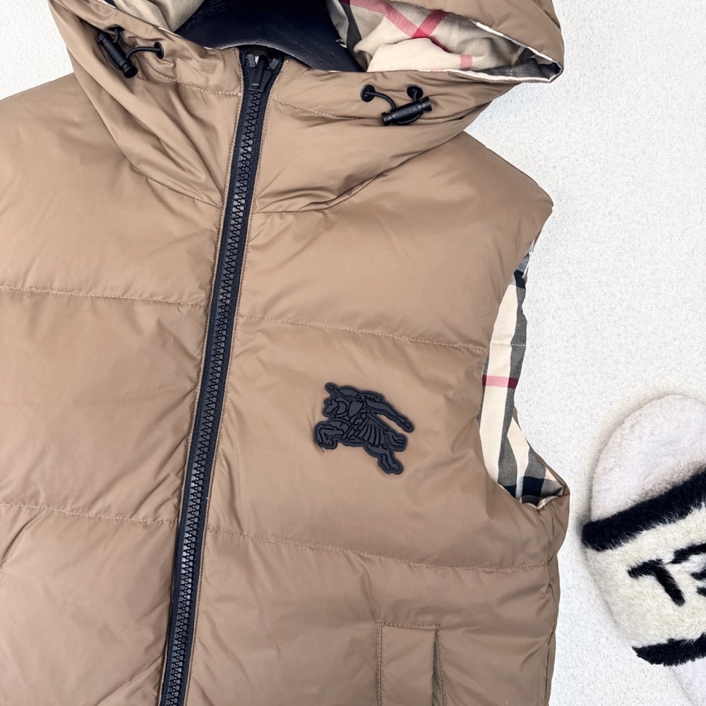 Жилетка двосторонній на пуху жіноча фото 4