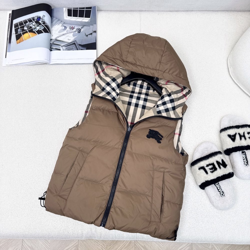 Жилетка двосторонній на пуху жіноча фото 5