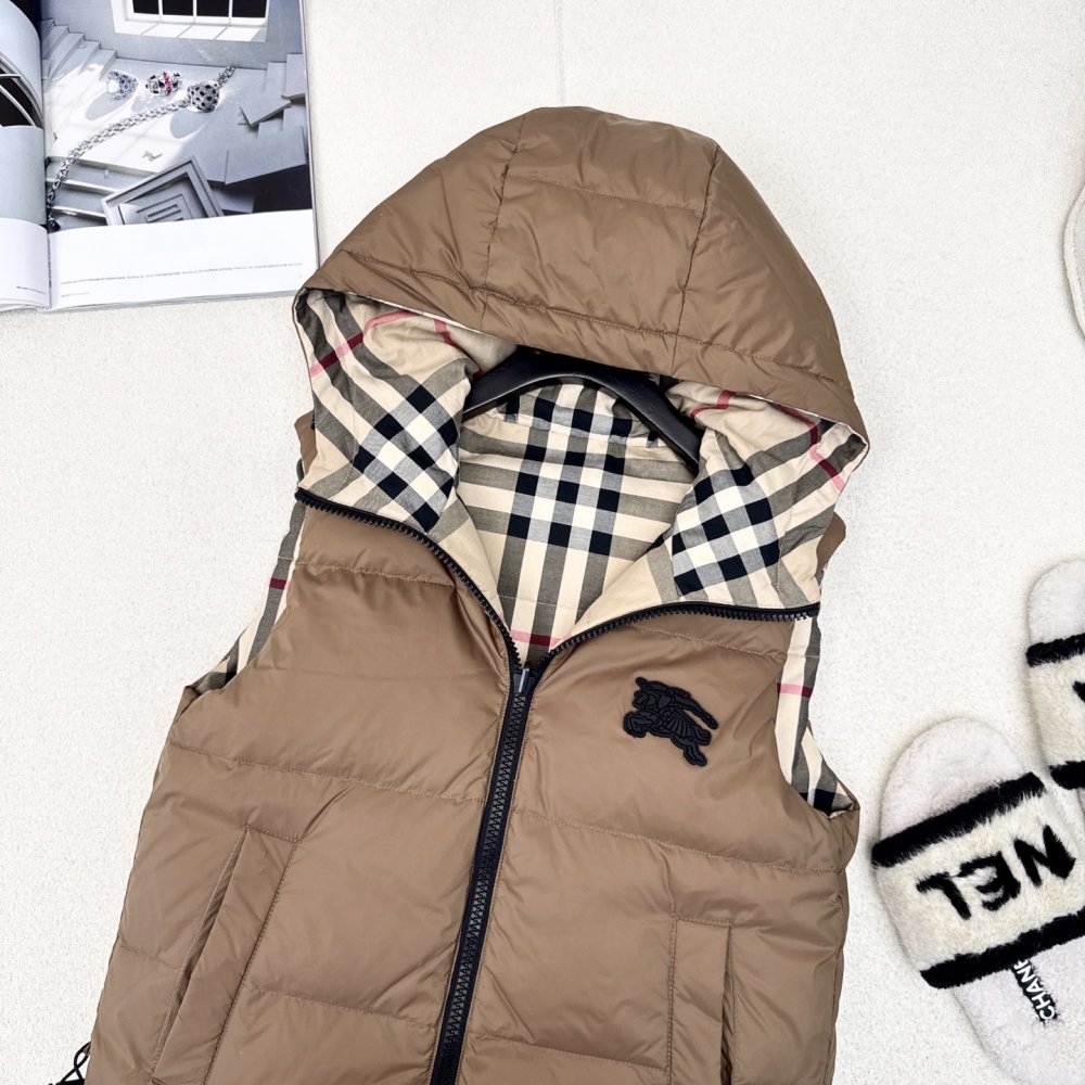 Жилетка двосторонній на пуху жіноча фото 6