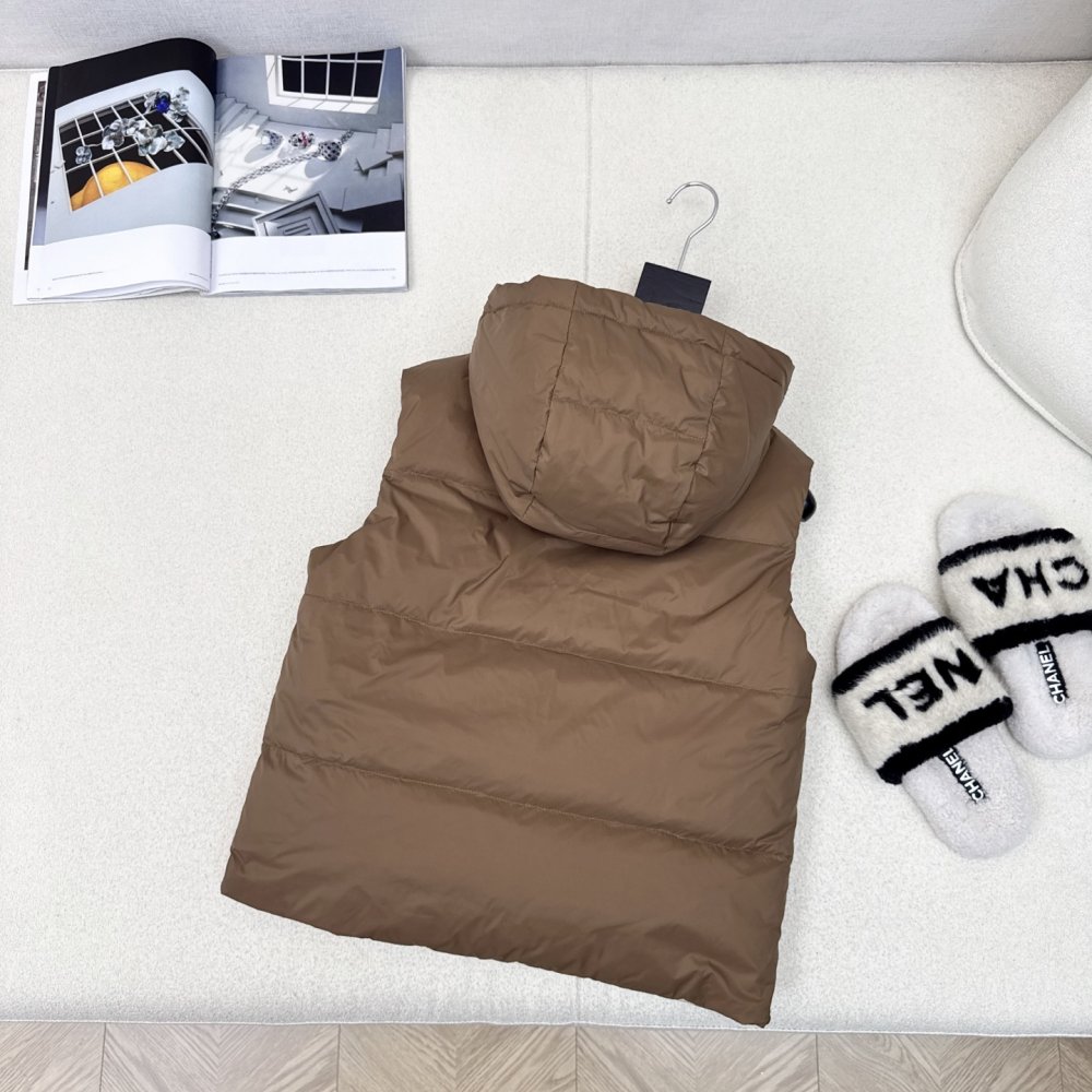 Жилетка двосторонній на пуху жіноча фото 8