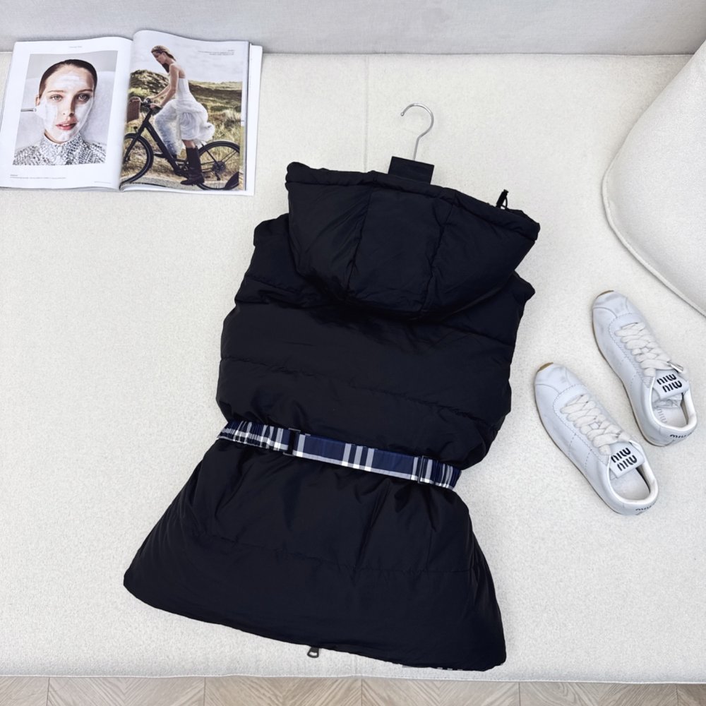 Жилетка двусторонняя на пуху женская фото 9